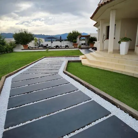 Avec Piscine A Villa