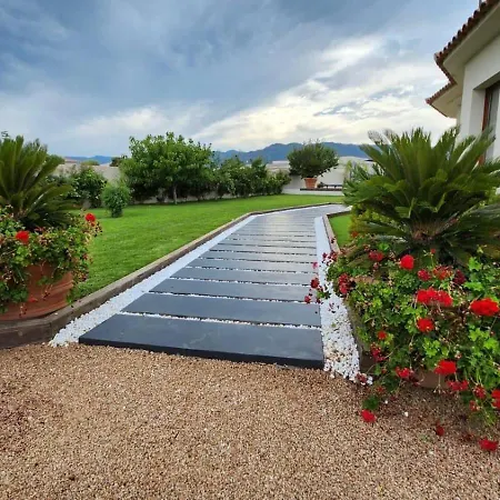 Villa Avec Piscine A *