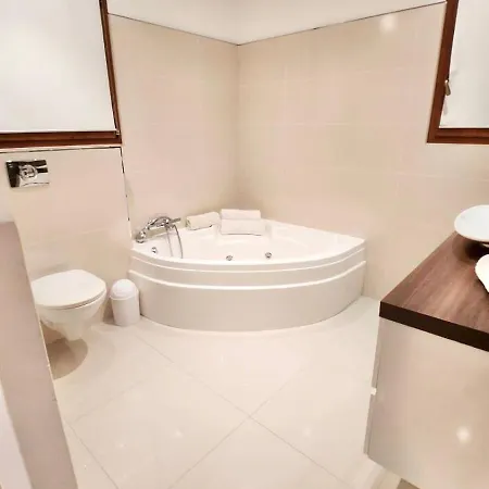 Avec Piscine A Villa *