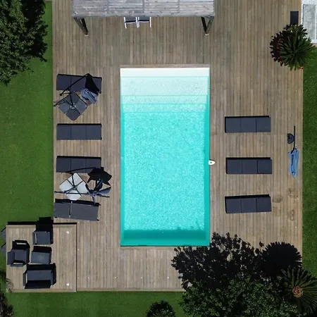 Avec Piscine A Villa
