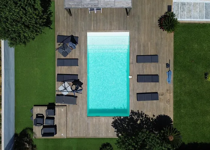 Avec Piscine A Villa