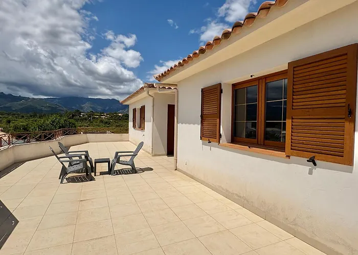 Avec Piscine A Villa
