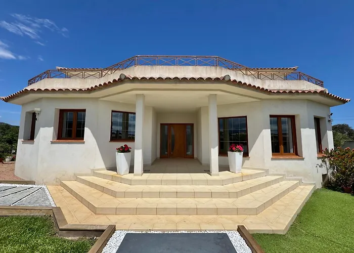Avec Piscine A Villa