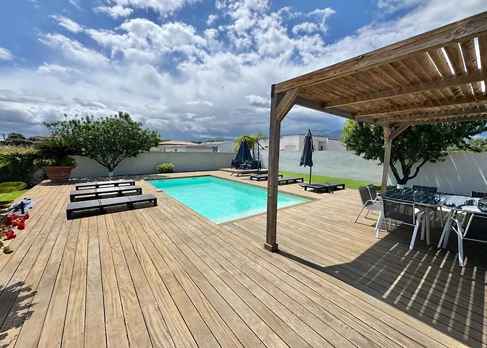 Villa Avec Piscine A Lecci