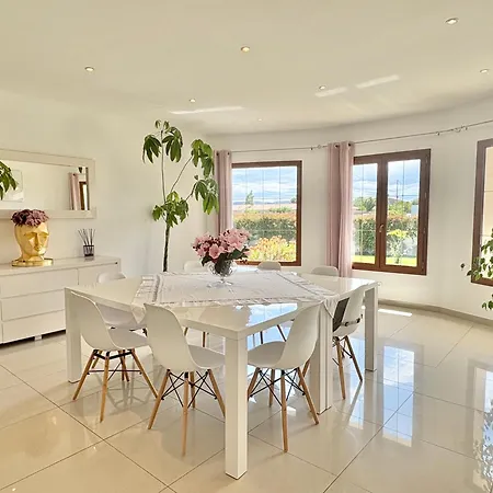 Avec Piscine A Villa