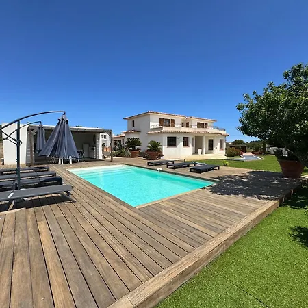 Avec Piscine A Villa