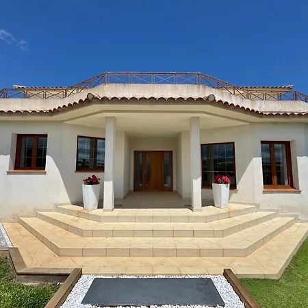 Avec Piscine A Villa