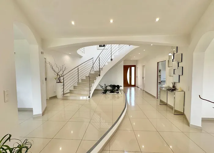 Avec Piscine à Villa *