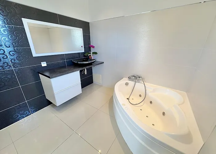 Avec Piscine à Villa