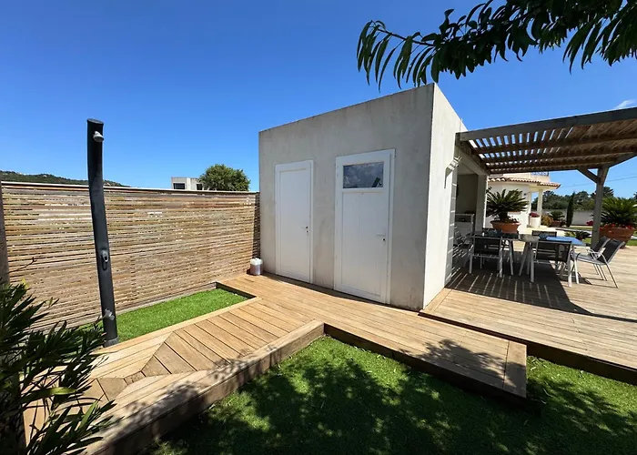 Avec Piscine à Villa *