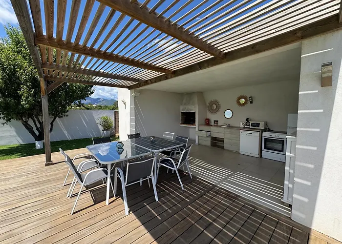 Villa Avec Piscine à *